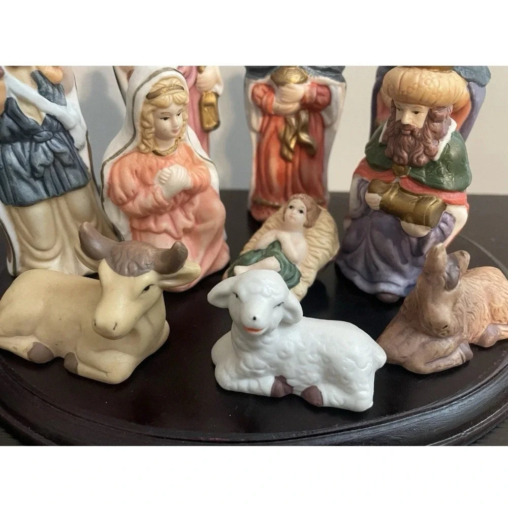 Vintage International Bazaar 10 Piece Porcelain Nativity Set Wooden Base