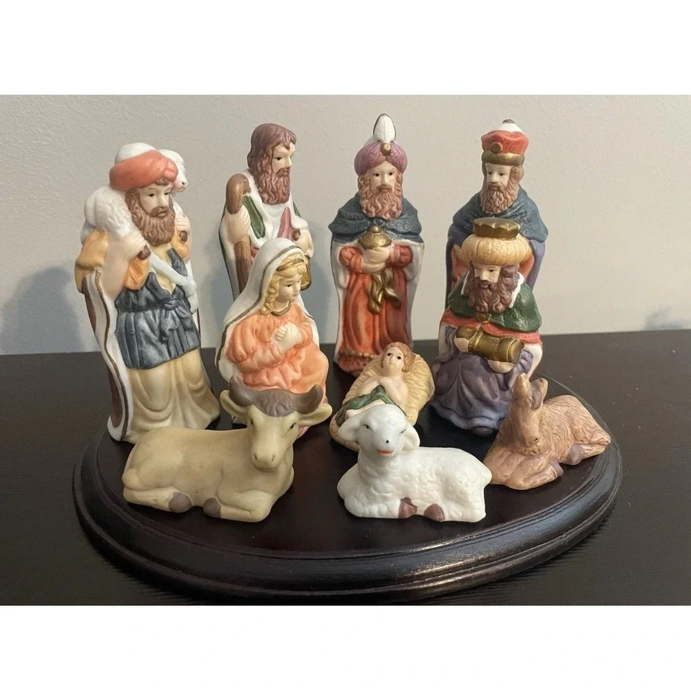 Vintage International Bazaar 10 Piece Porcelain Nativity Set Wooden Base