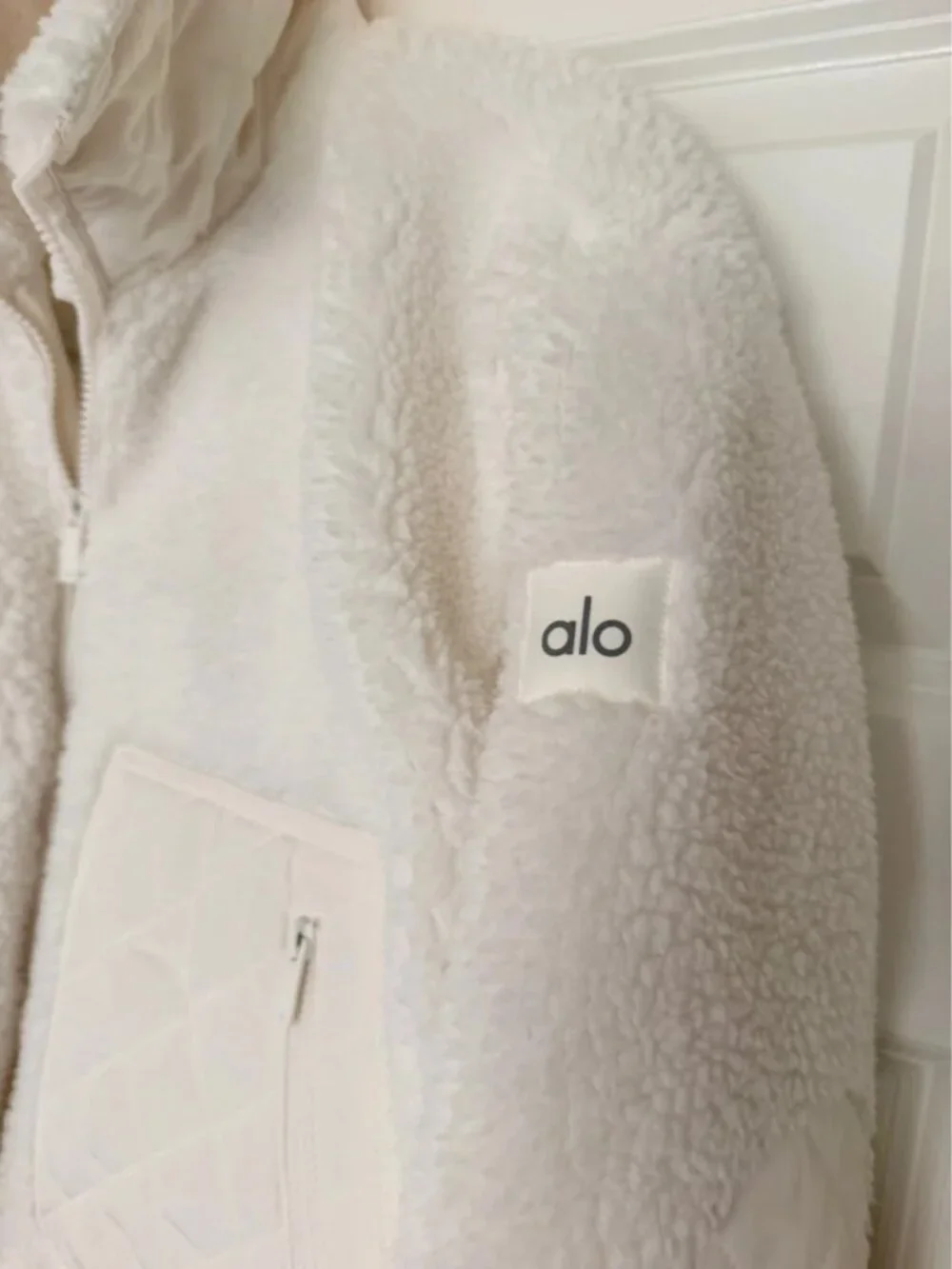 ALO Yoga elevate your