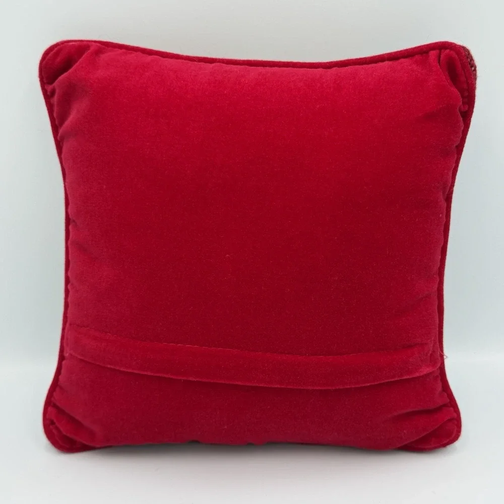 The Unbranded Brand vintage 9x9
