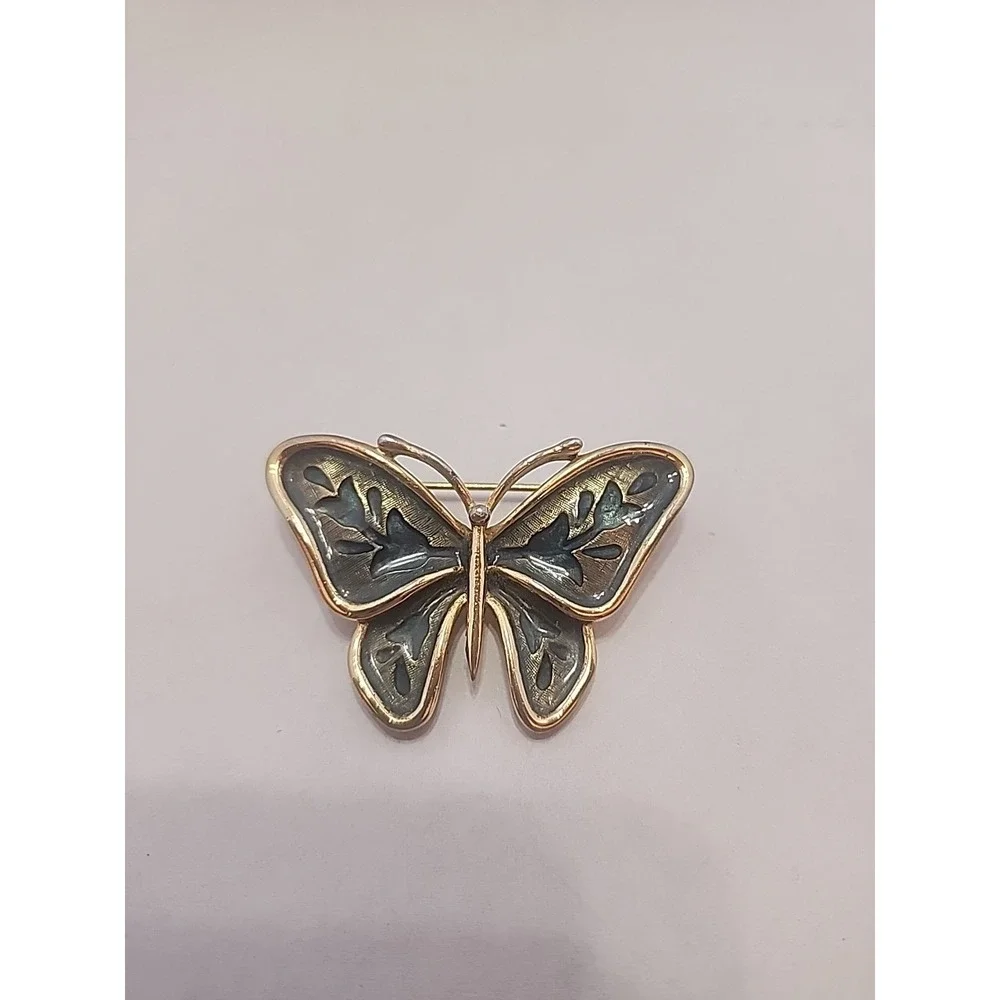 Anne Klein has Markers Mark Green‎ Butterfly