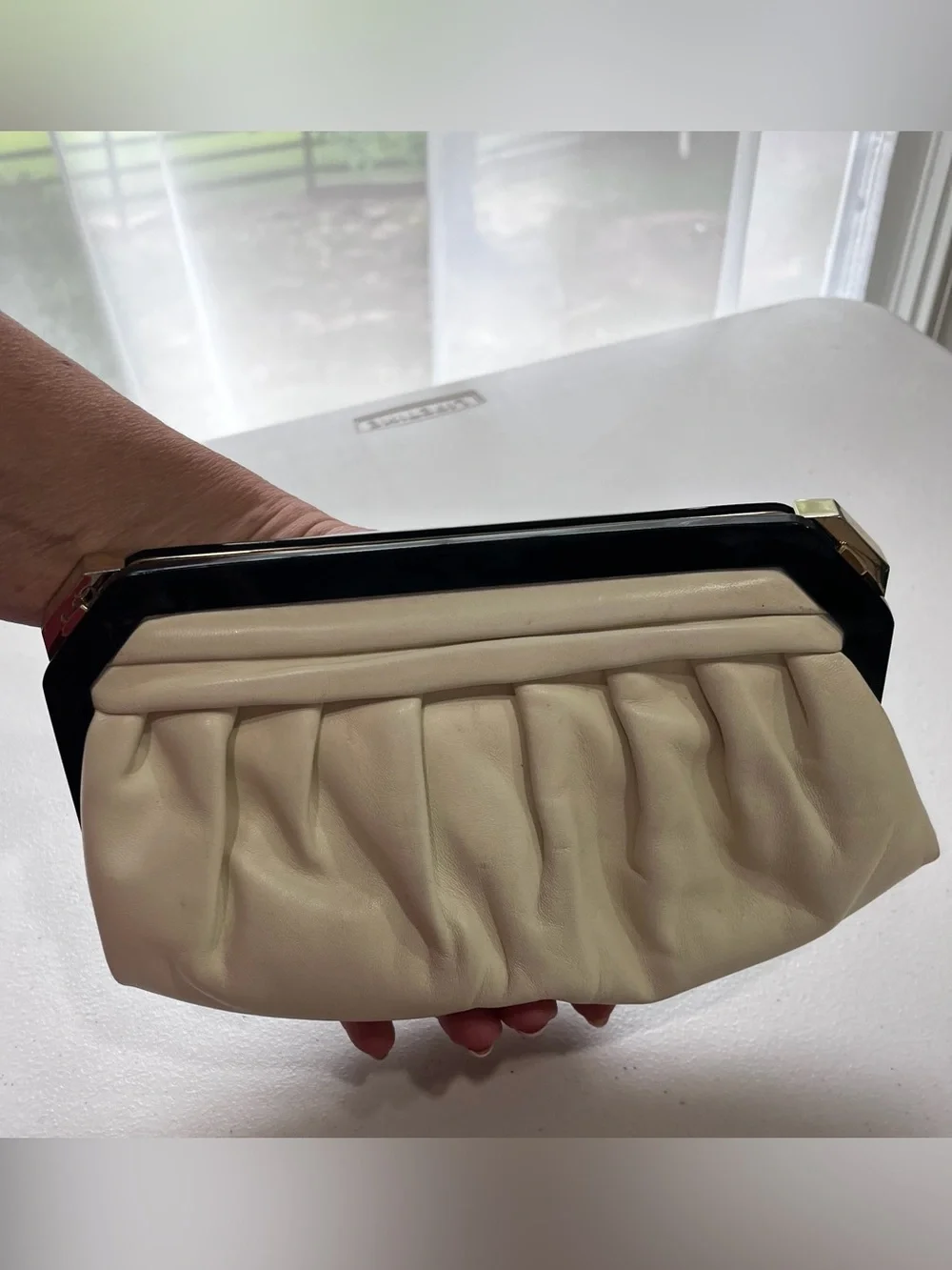 Bally elegant black frame