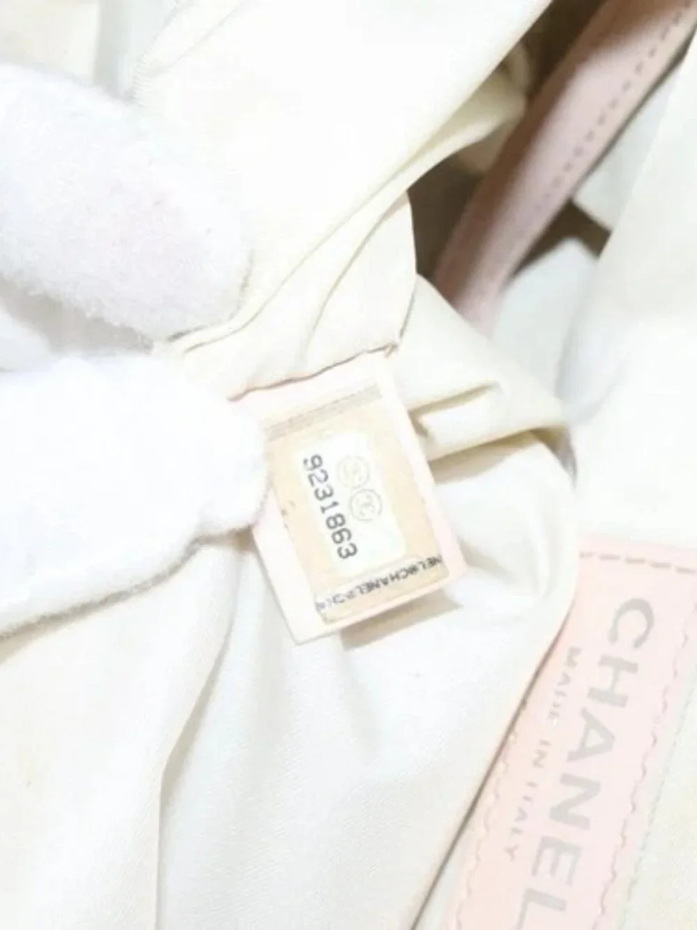 CHANEL brand	chanel color	pink