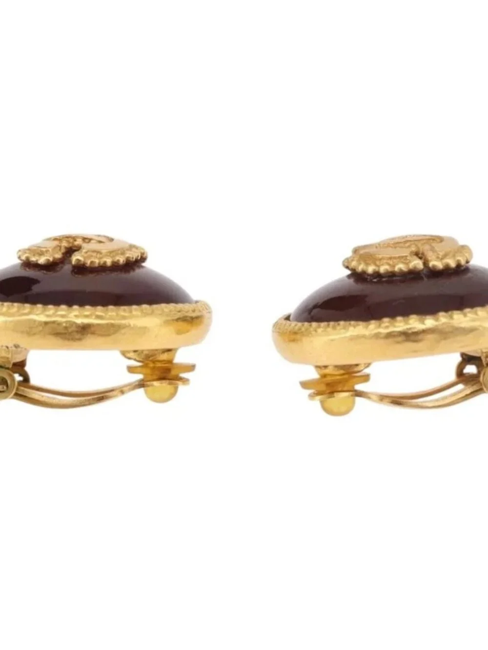 CHANEL brand	chanel color	gold