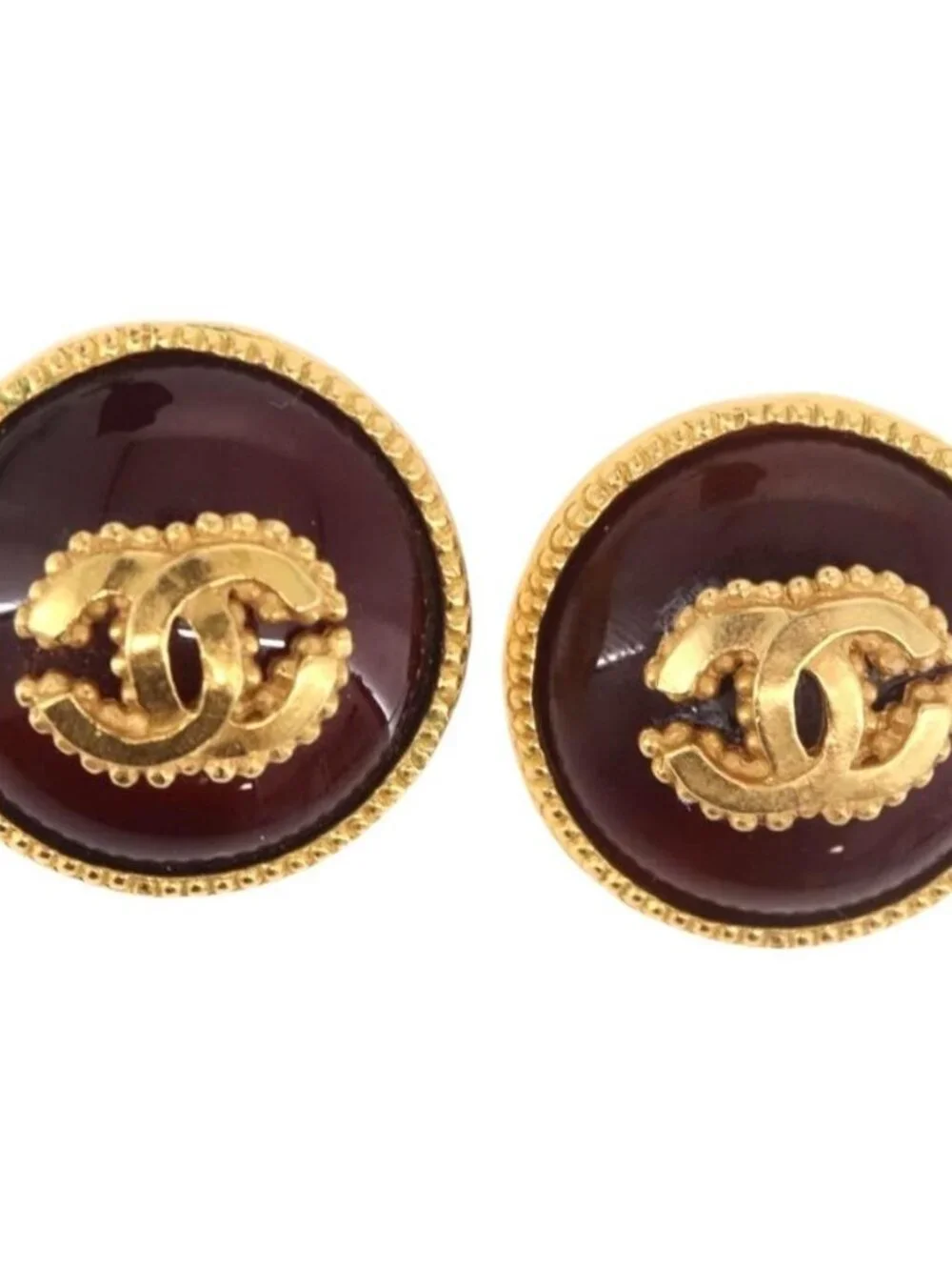 CHANEL brand	chanel color	gold