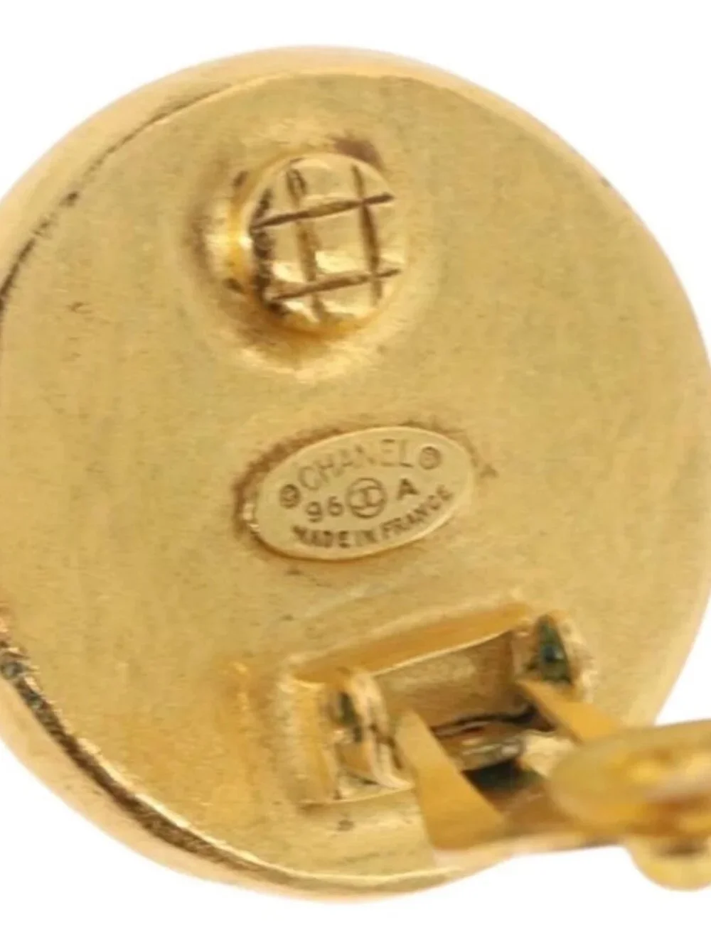 CHANEL brand	chanel color	gold