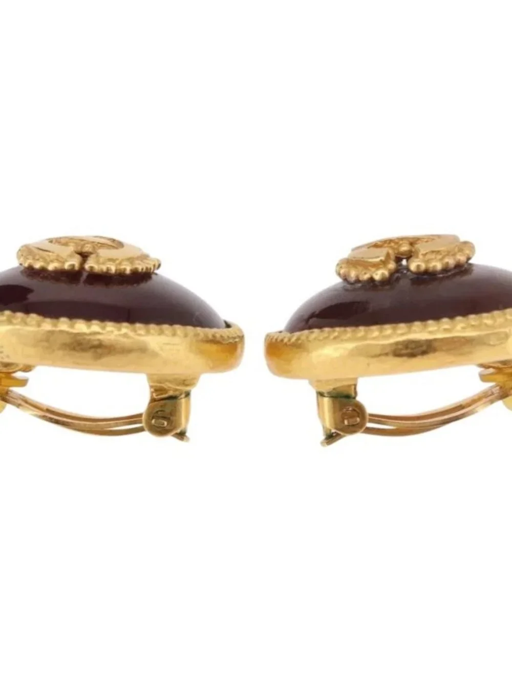 CHANEL brand	chanel color	gold