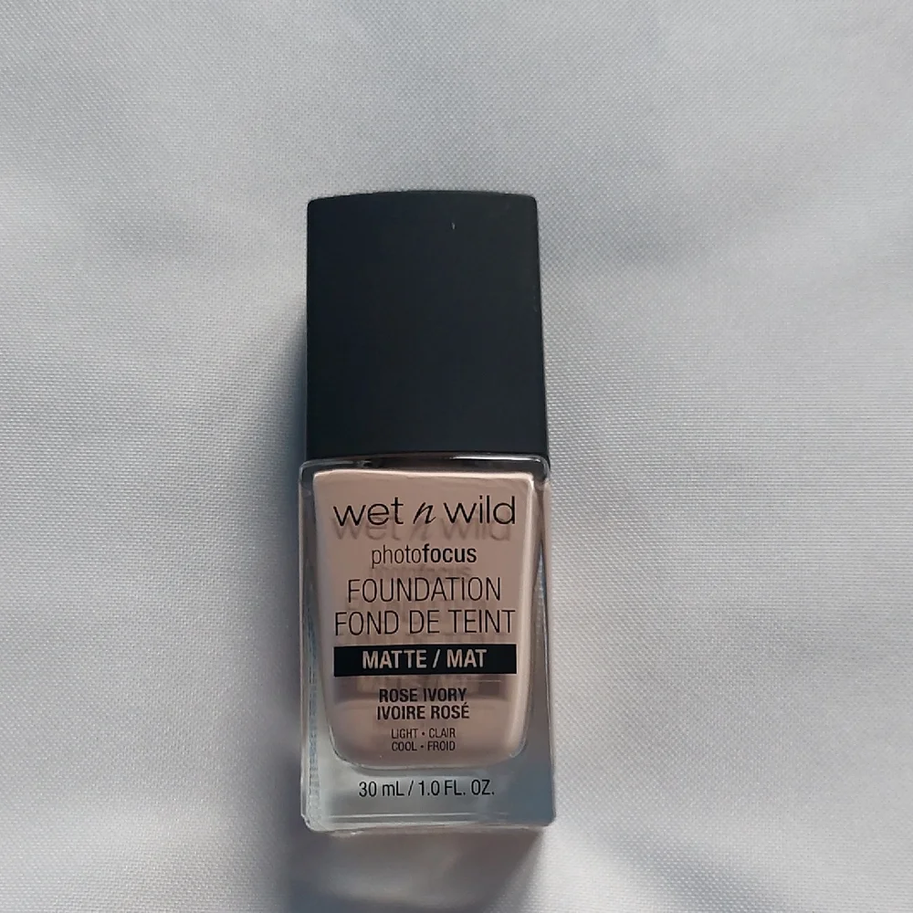 Wet n Wild PhotoFocus‎ Foundation - Light Rose Ivory