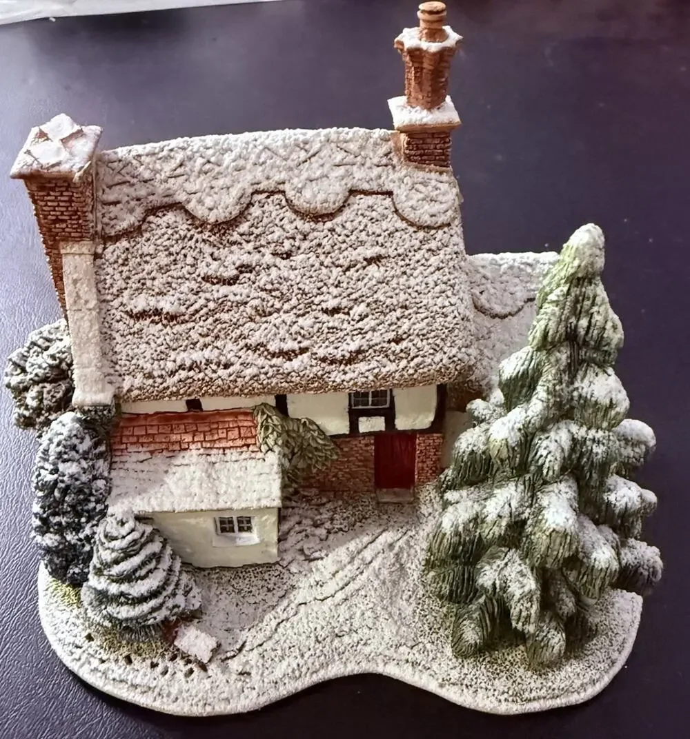 Lilliput Lane Highland Lodge Handmade Painted House Figurine Boxed 1992