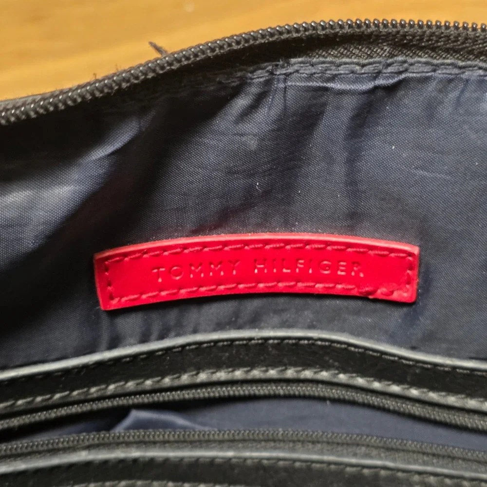 Tommy Hilfiger carry your
