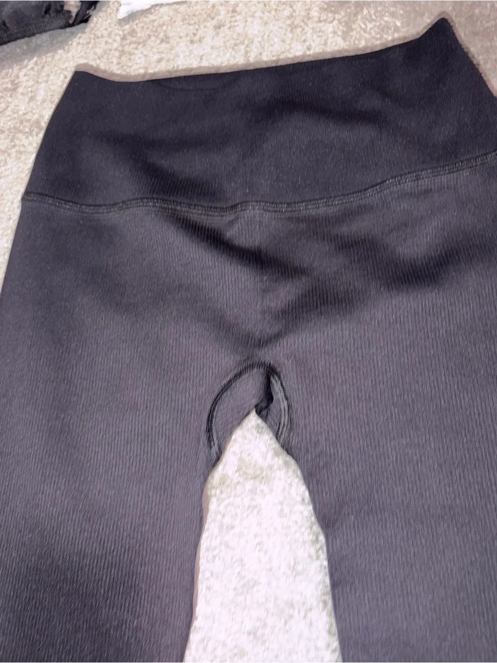 ALO Yoga detail second or