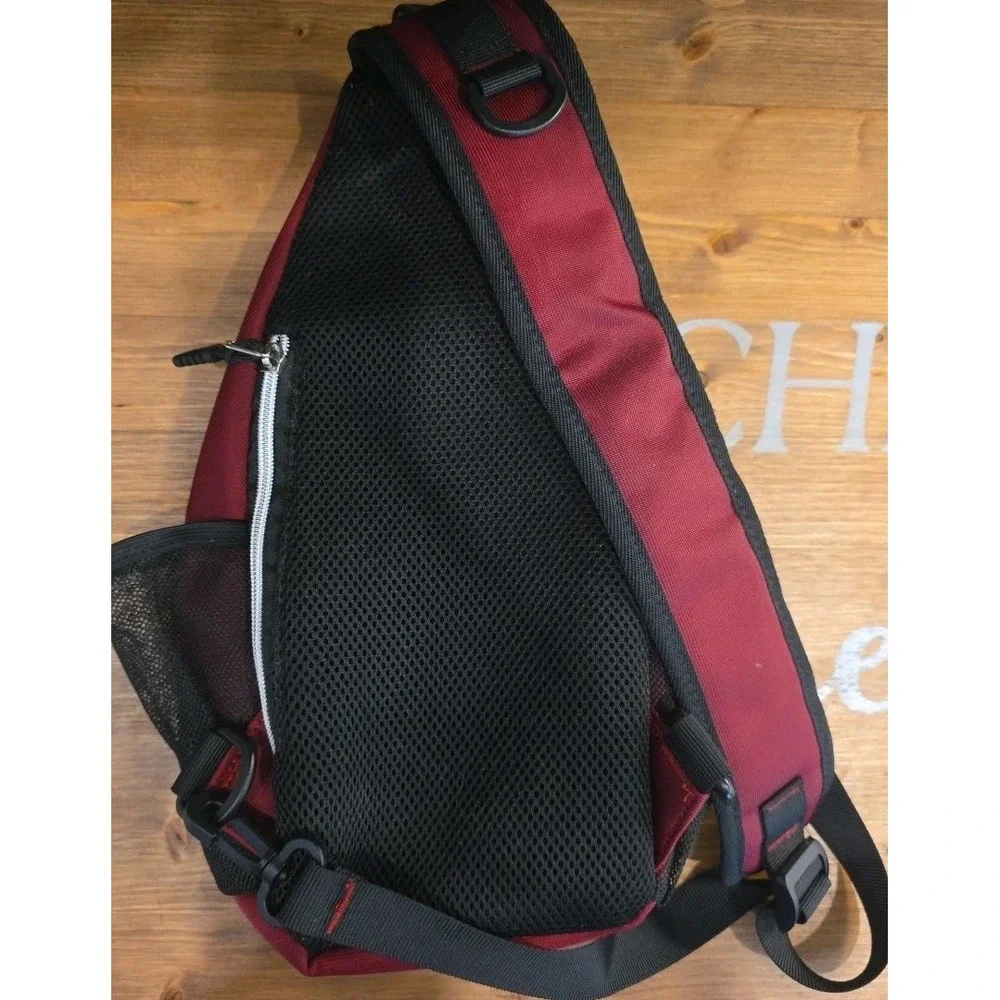 Mosiso maroon sling