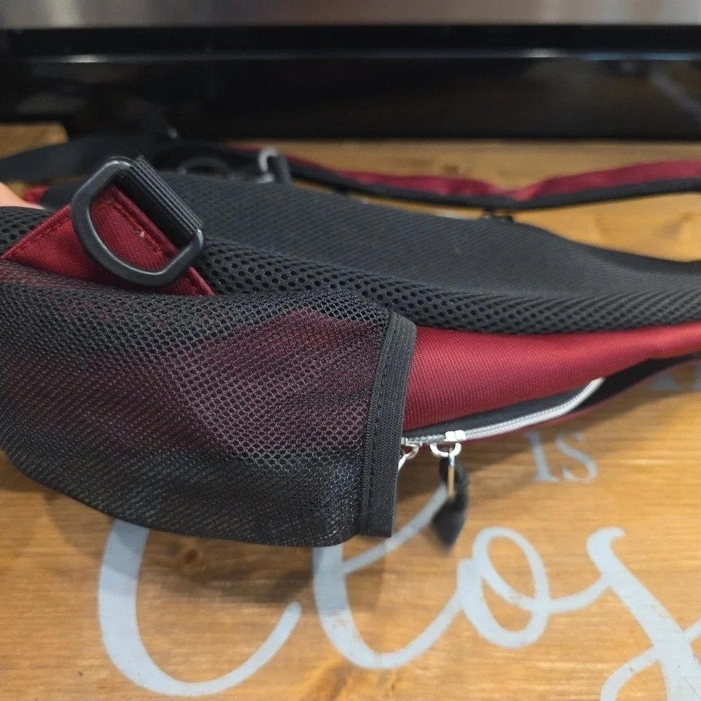 Mosiso maroon sling