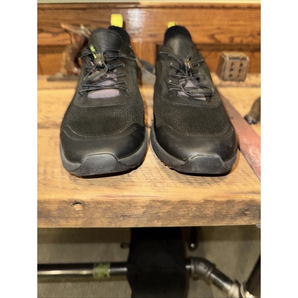 Swims ocean runner