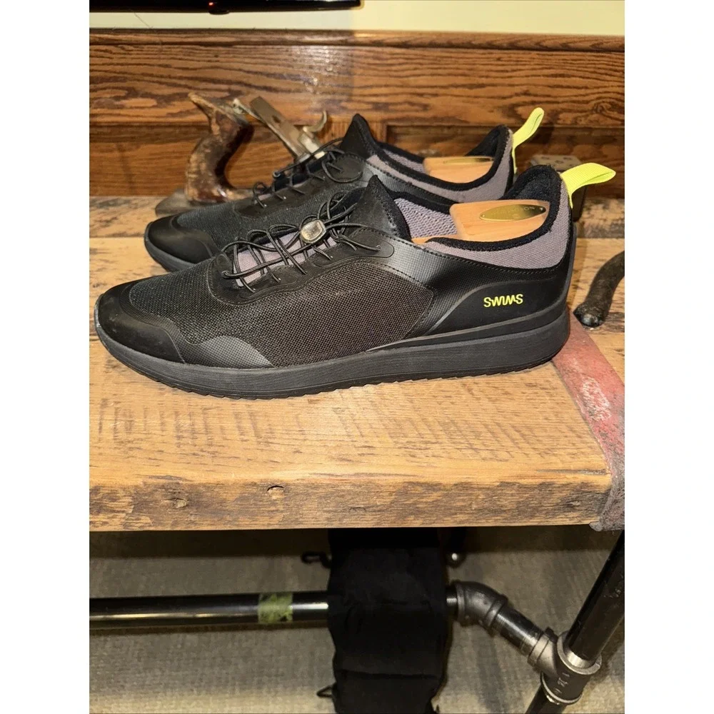 Swims ocean runner
