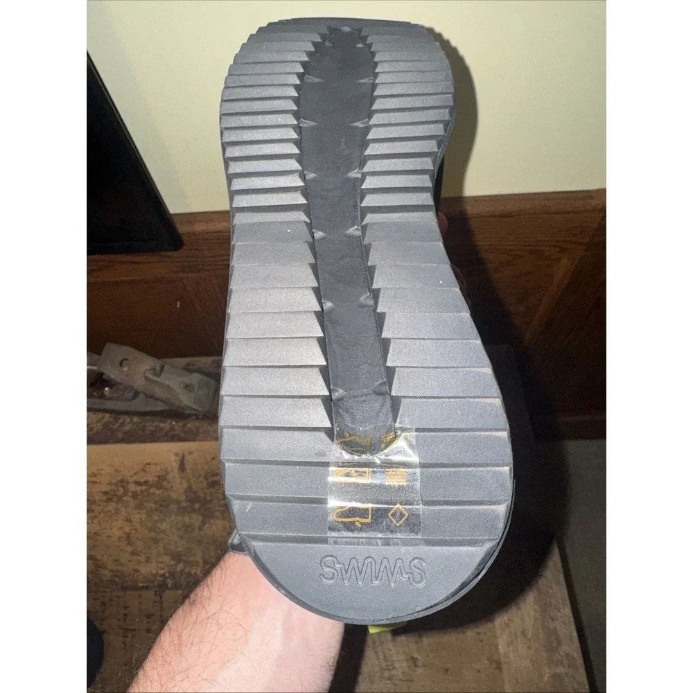 Swims ocean runner