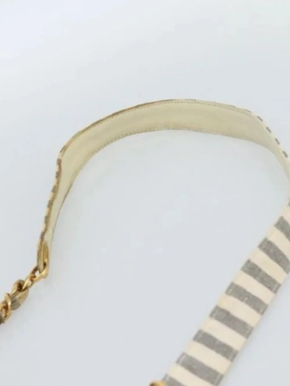 CHANEL 3inch flaked drop