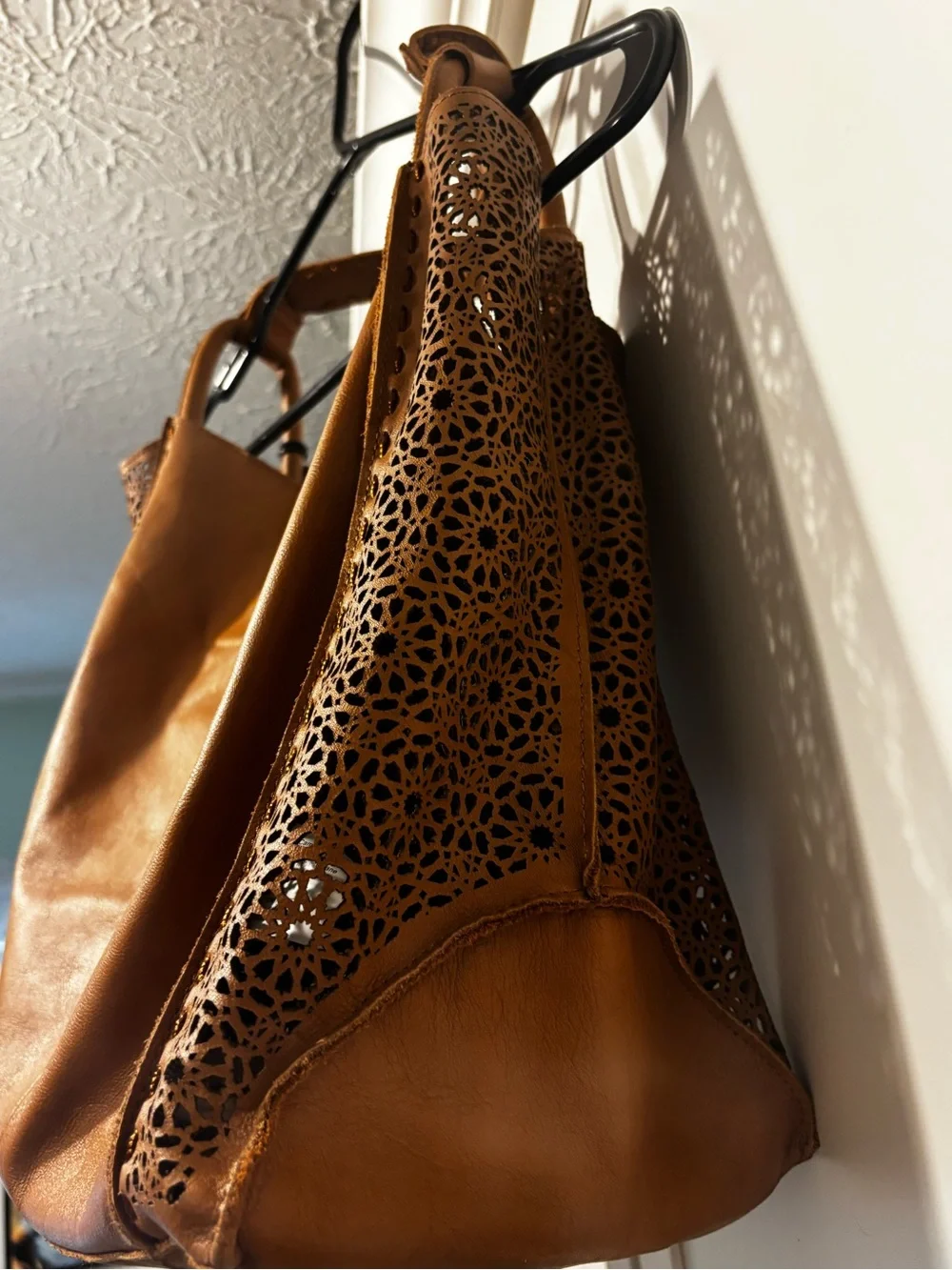 The Sak hobo slouchy features