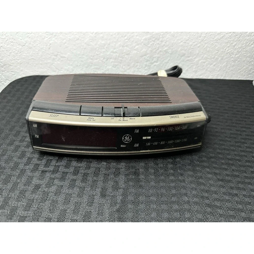 Vintage 1980's GE General Electric FM/AM‎ Dual Alarm Digital Clock Radio 7-4619A