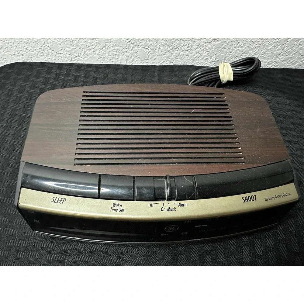 Vintage 1980's GE General Electric FM/AM‎ Dual Alarm Digital Clock Radio 7-4619A