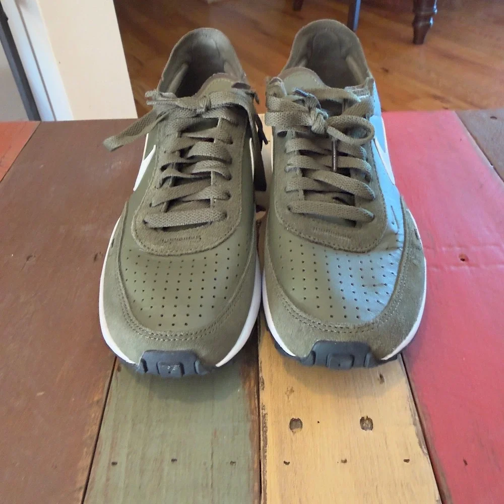 Nike waffle debut