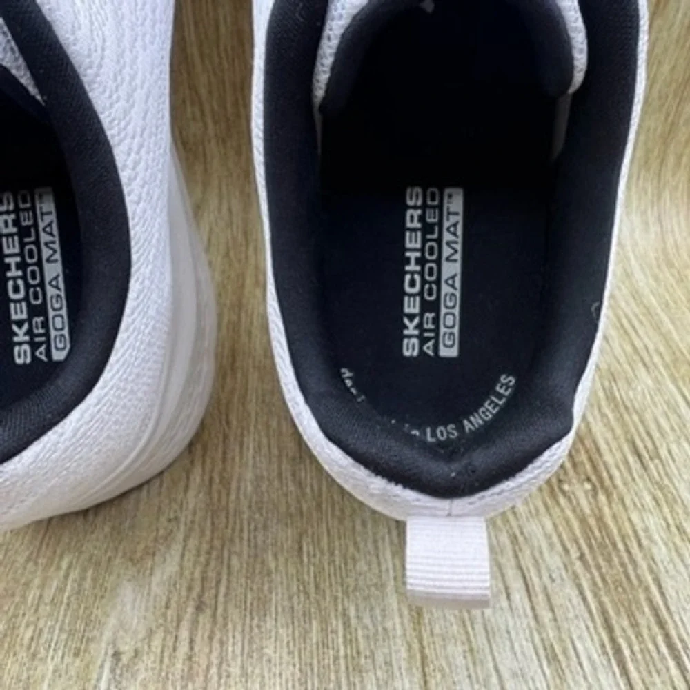Skechers go walk