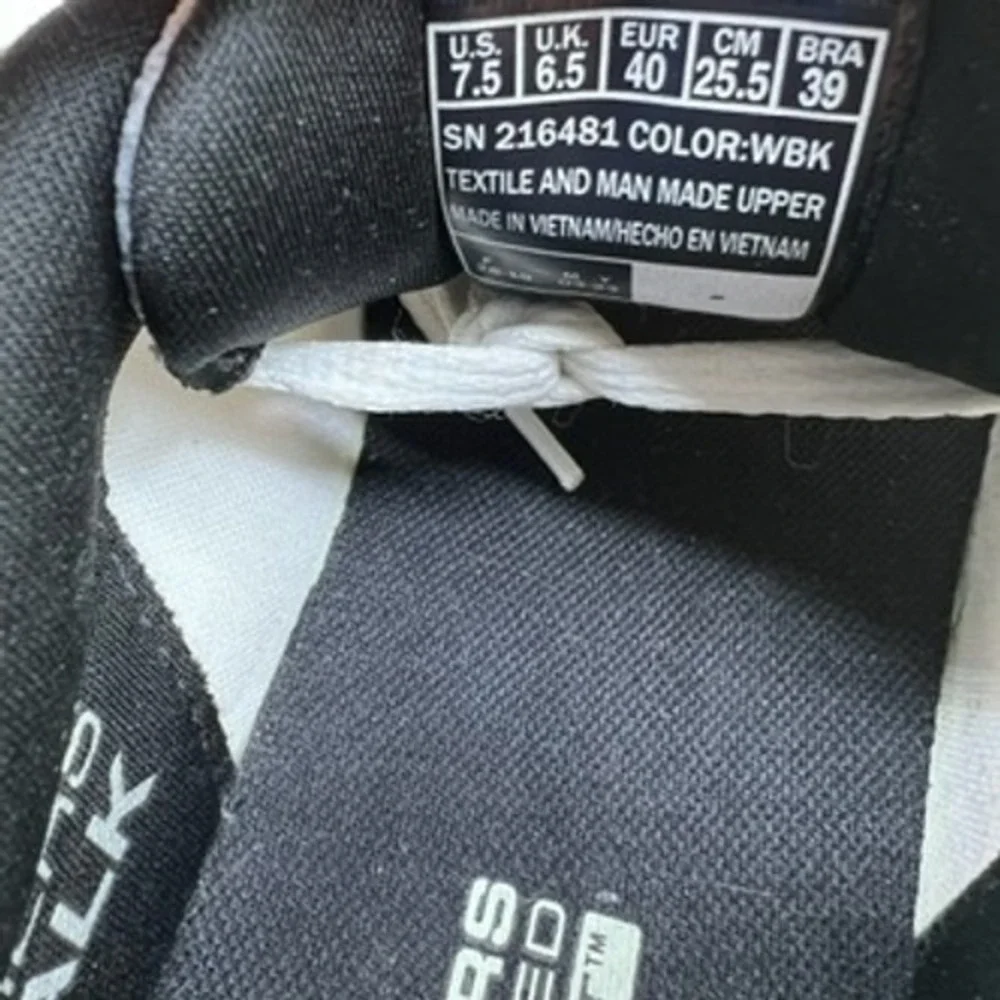 Skechers go walk