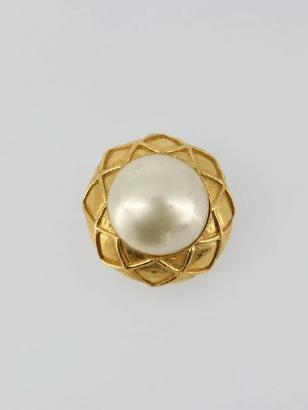 CHANEL brand	chanel color	gold