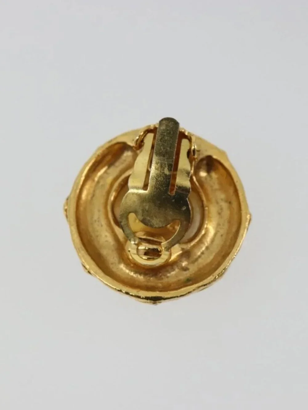 CHANEL brand	chanel color	gold