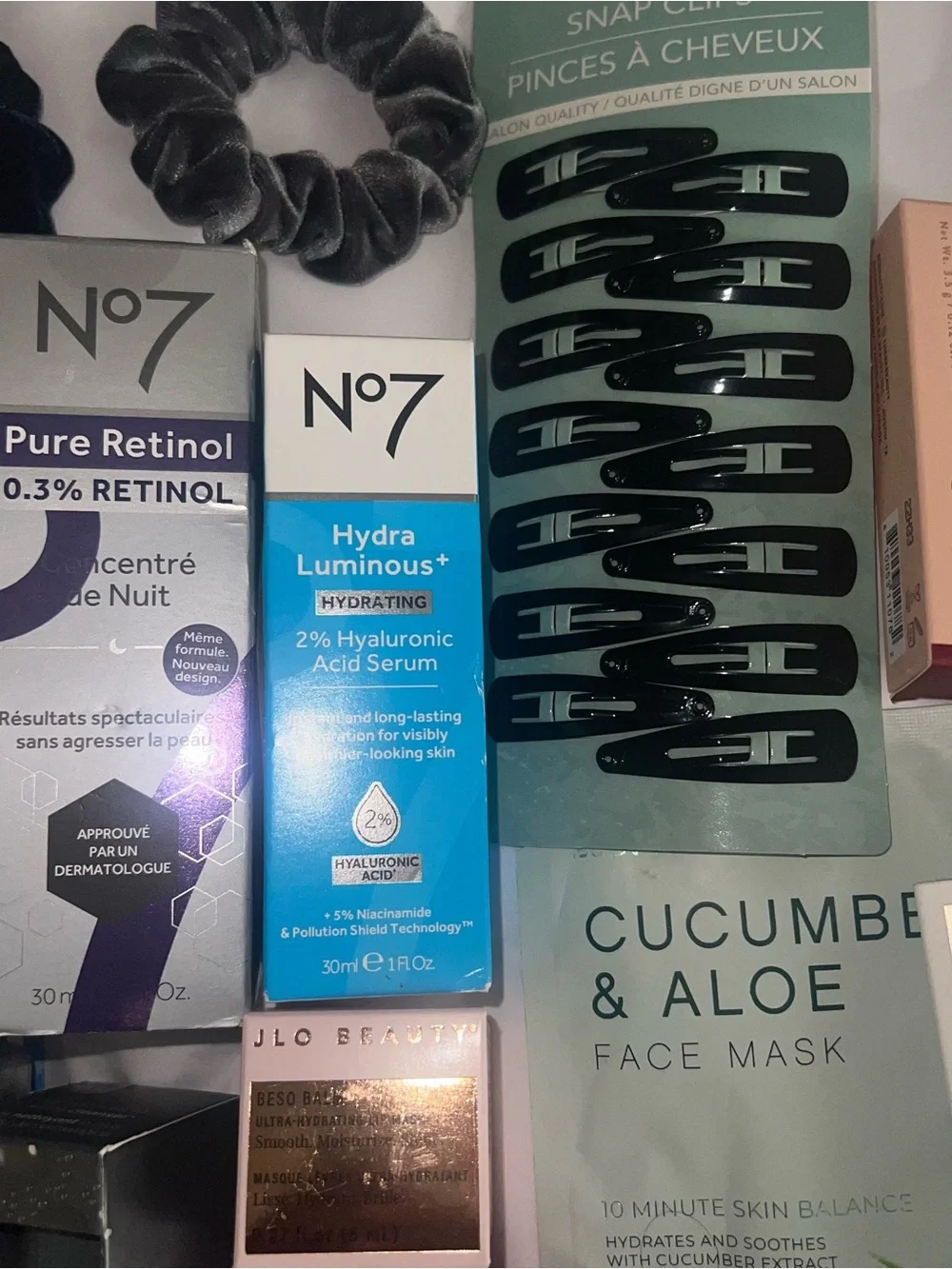 No 7 accessories featuring press