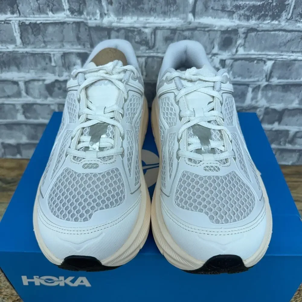 Hoka One One brand new