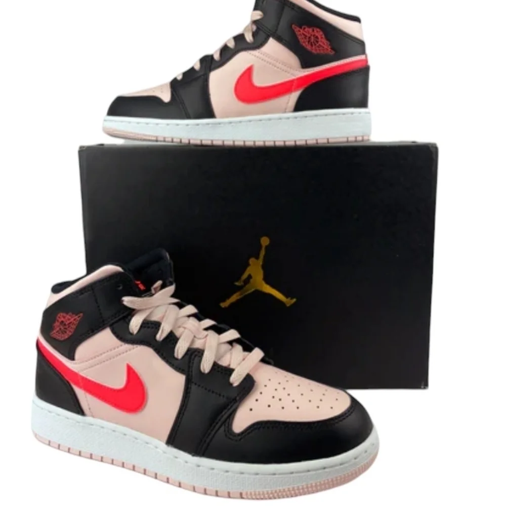Jordan 1 Women's Mid Atmosphere Infrared 23-Black Barbiecore Grungecore‎ Size 7½