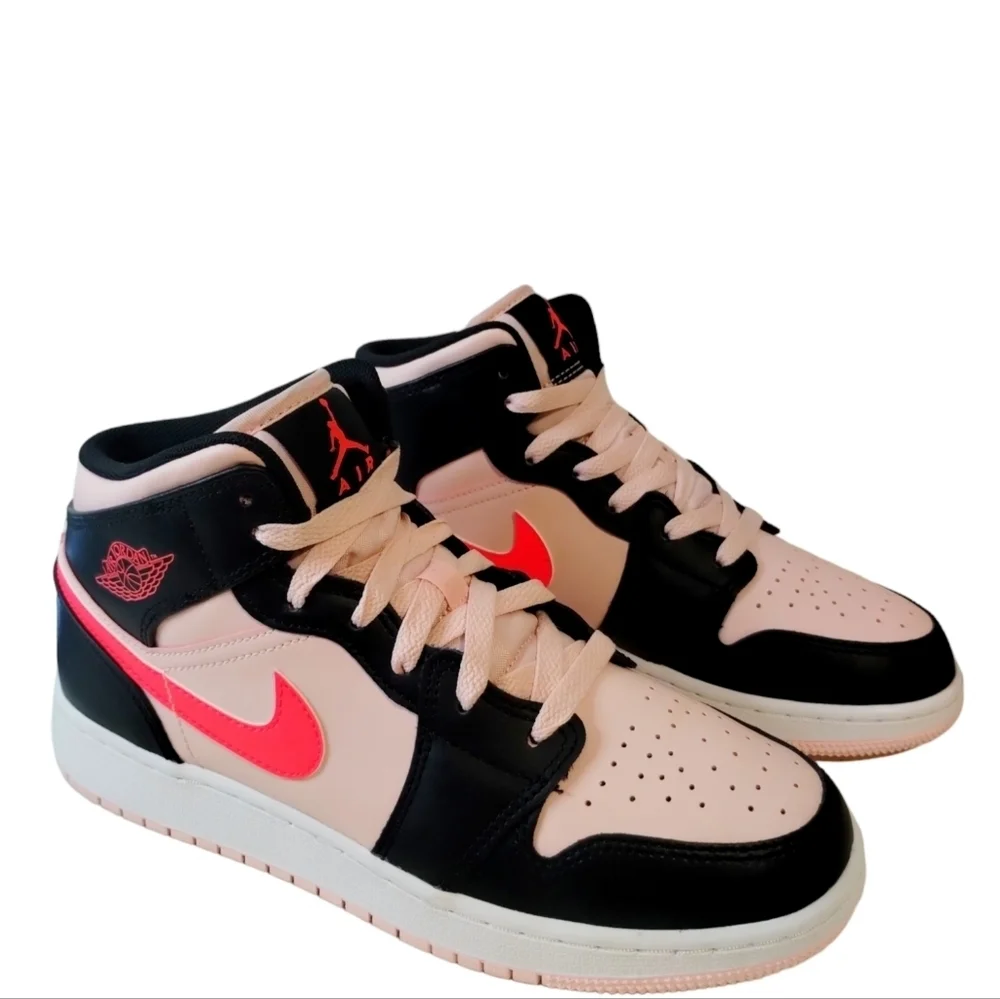 Jordan 1 Women's Mid Atmosphere Infrared 23-Black Barbiecore Grungecore‎ Size 7½