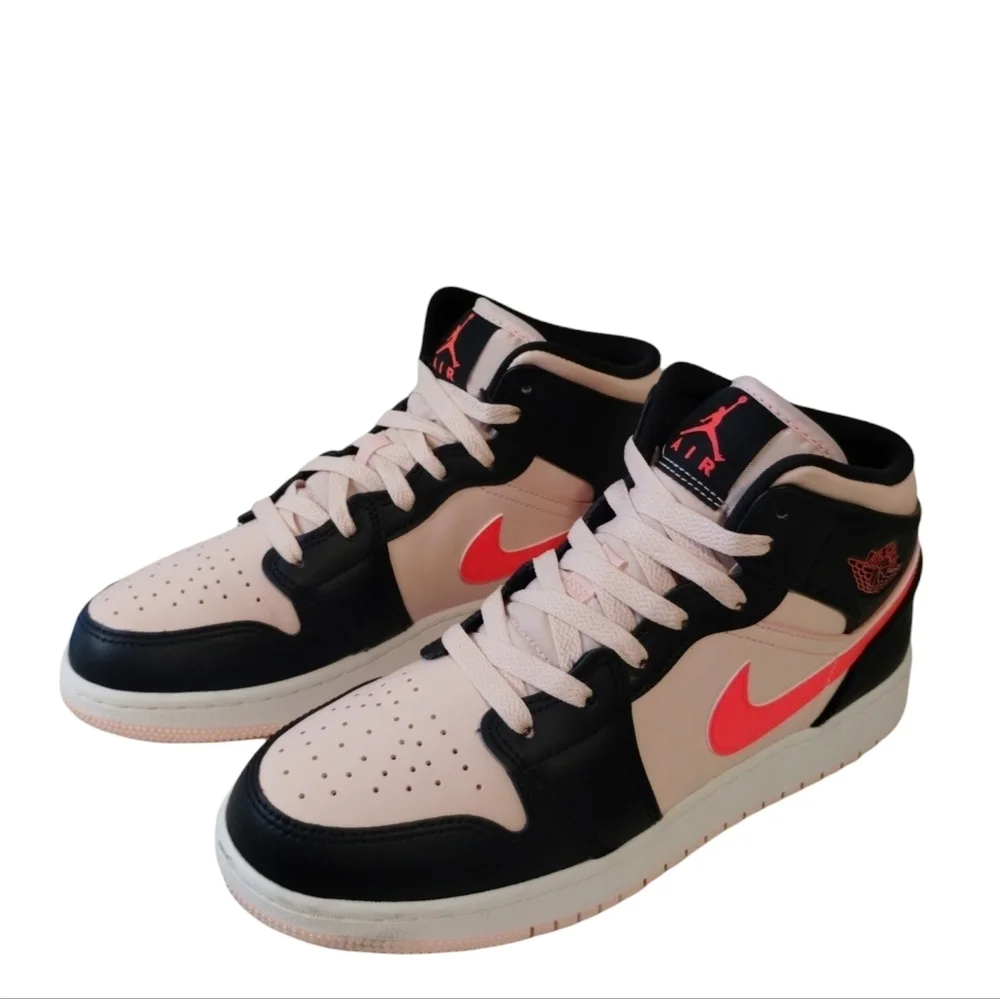 Jordan 1 Women's Mid Atmosphere Infrared 23-Black Barbiecore Grungecore‎ Size 7½
