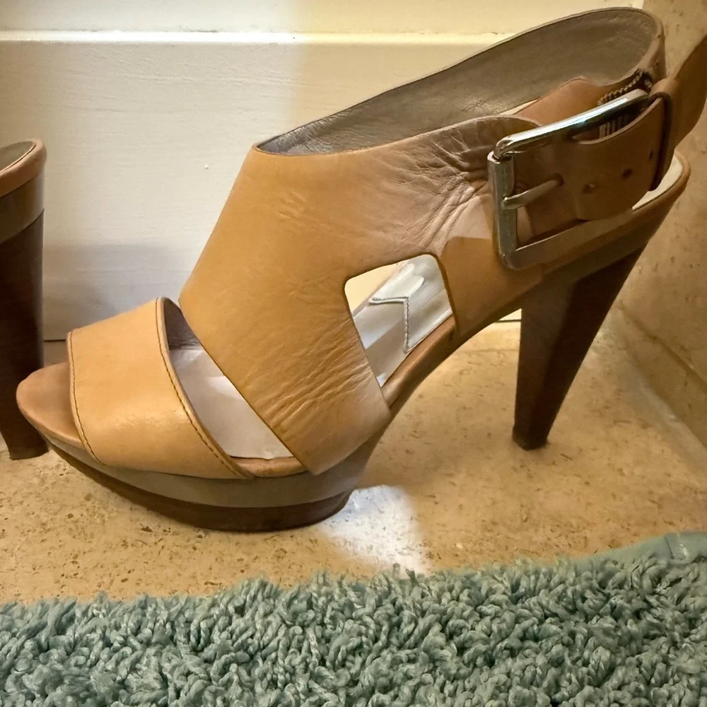 Michael Kors brown high statement