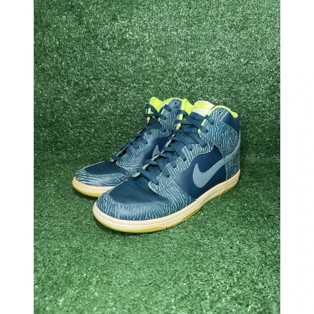 Nike womens life athletic