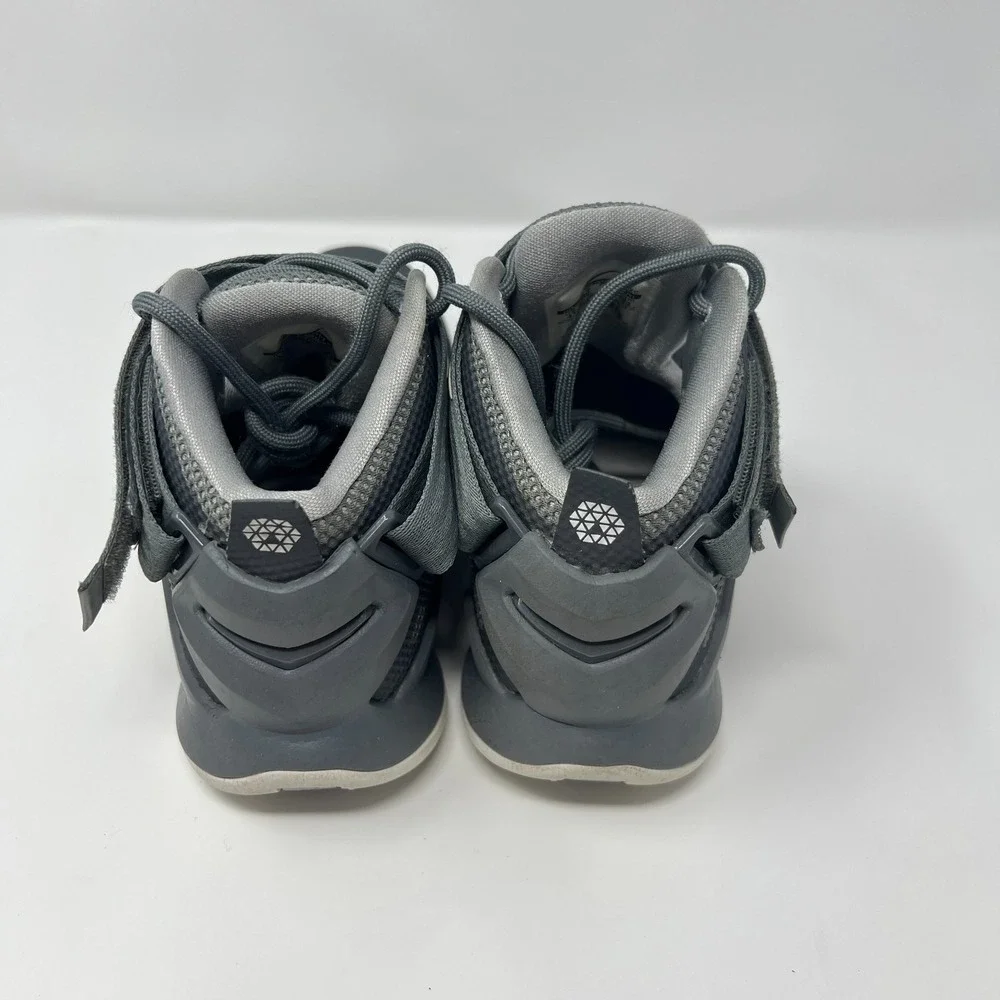 Nike‎ Kids Lebron James Soldier IX Basketball Shoes 776471-003 Youth 4 Gray