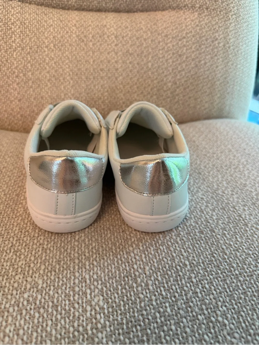 N/A comfortable white