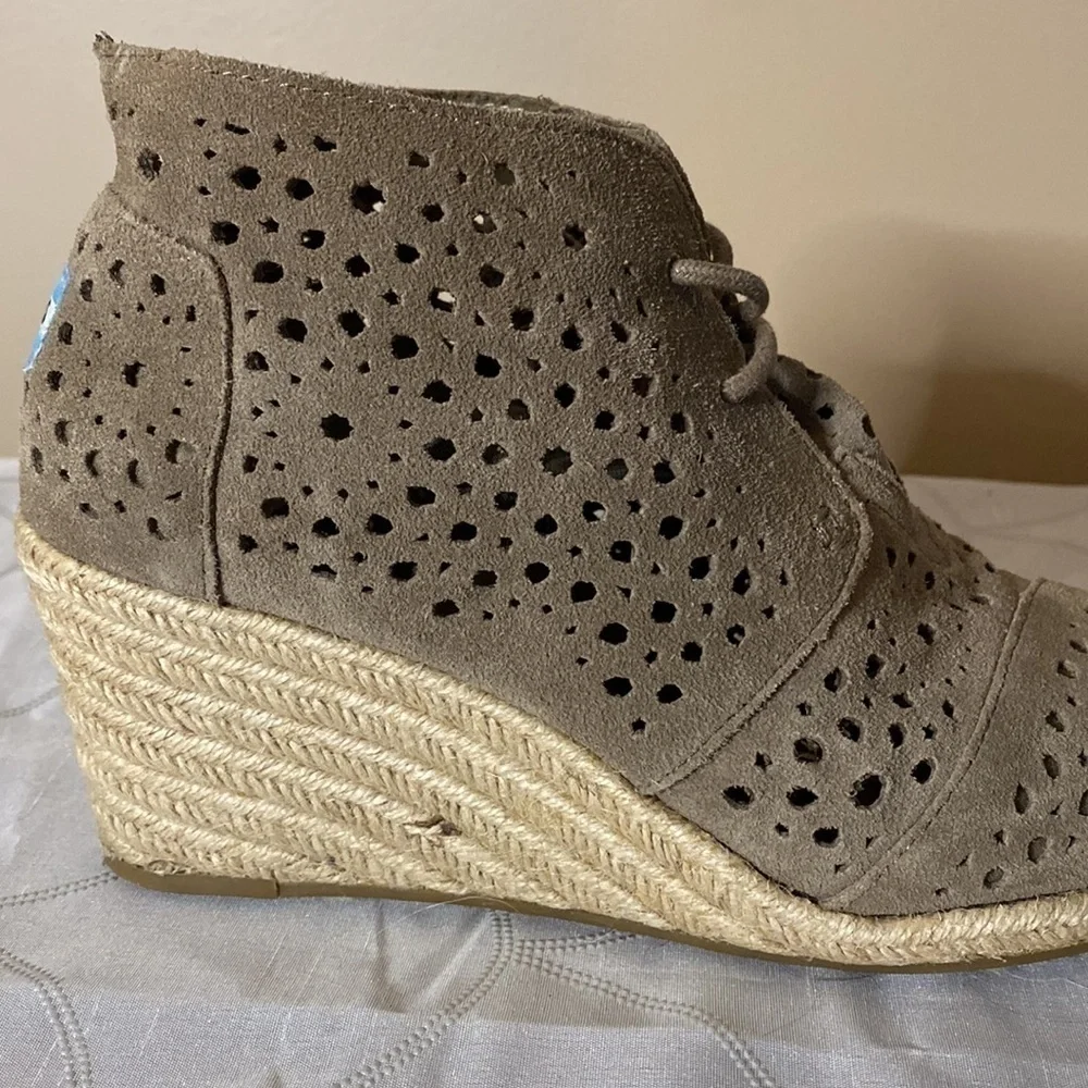 Toms cutout suede