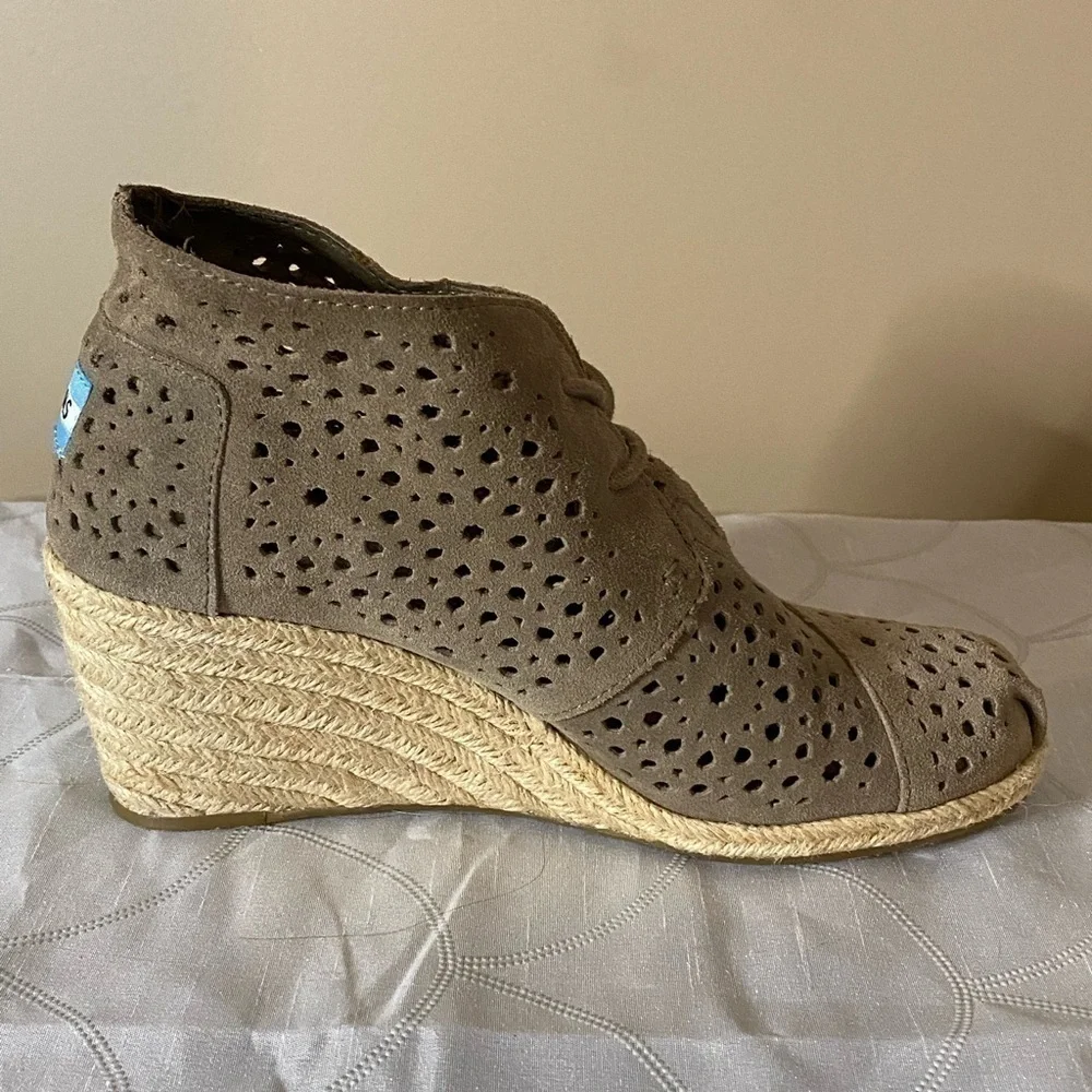 Toms cutout suede