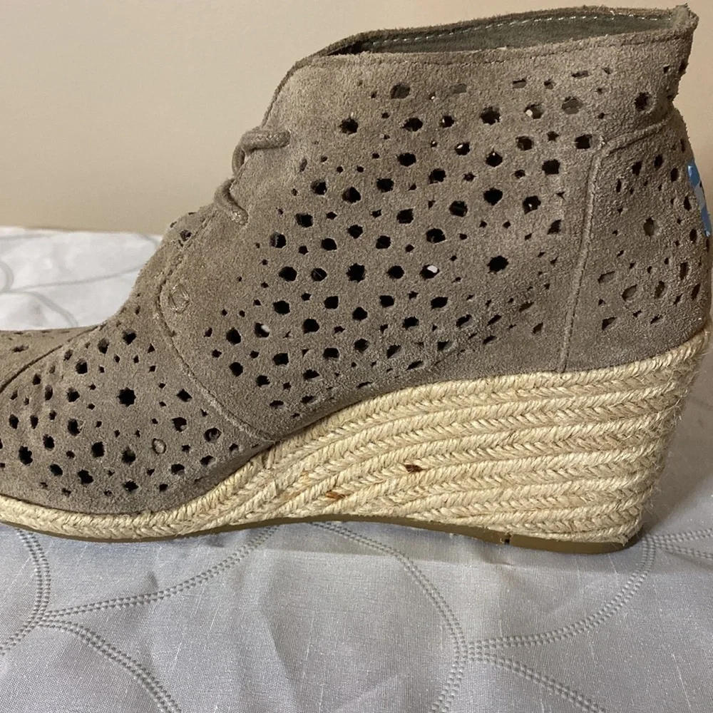 Toms cutout suede