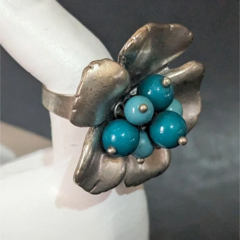 Vintage Silver Tone Flower Ring Faux Turquoise Beads Adjustable‎ Statement Ring