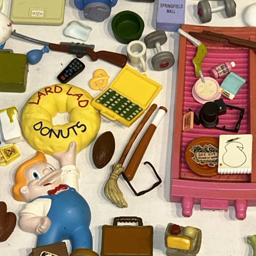 Lot of The Simpsons WOS World Of Springfield Accessories Playmates Parts Lard C4