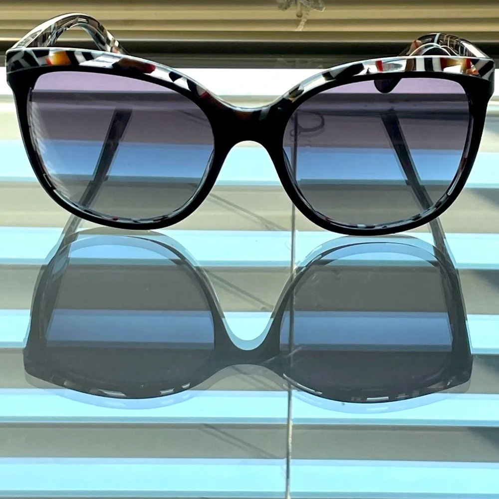 Burberry uv lens black