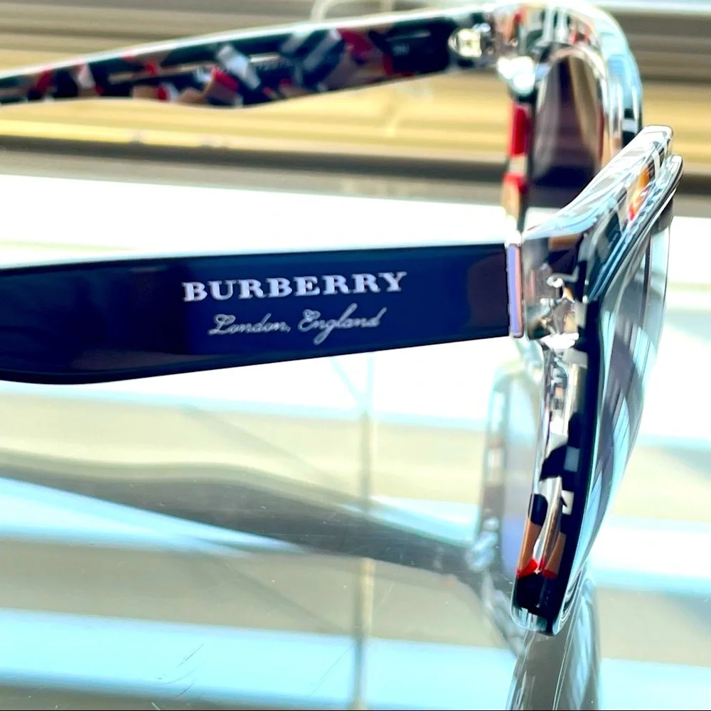Burberry booklet 0be4270