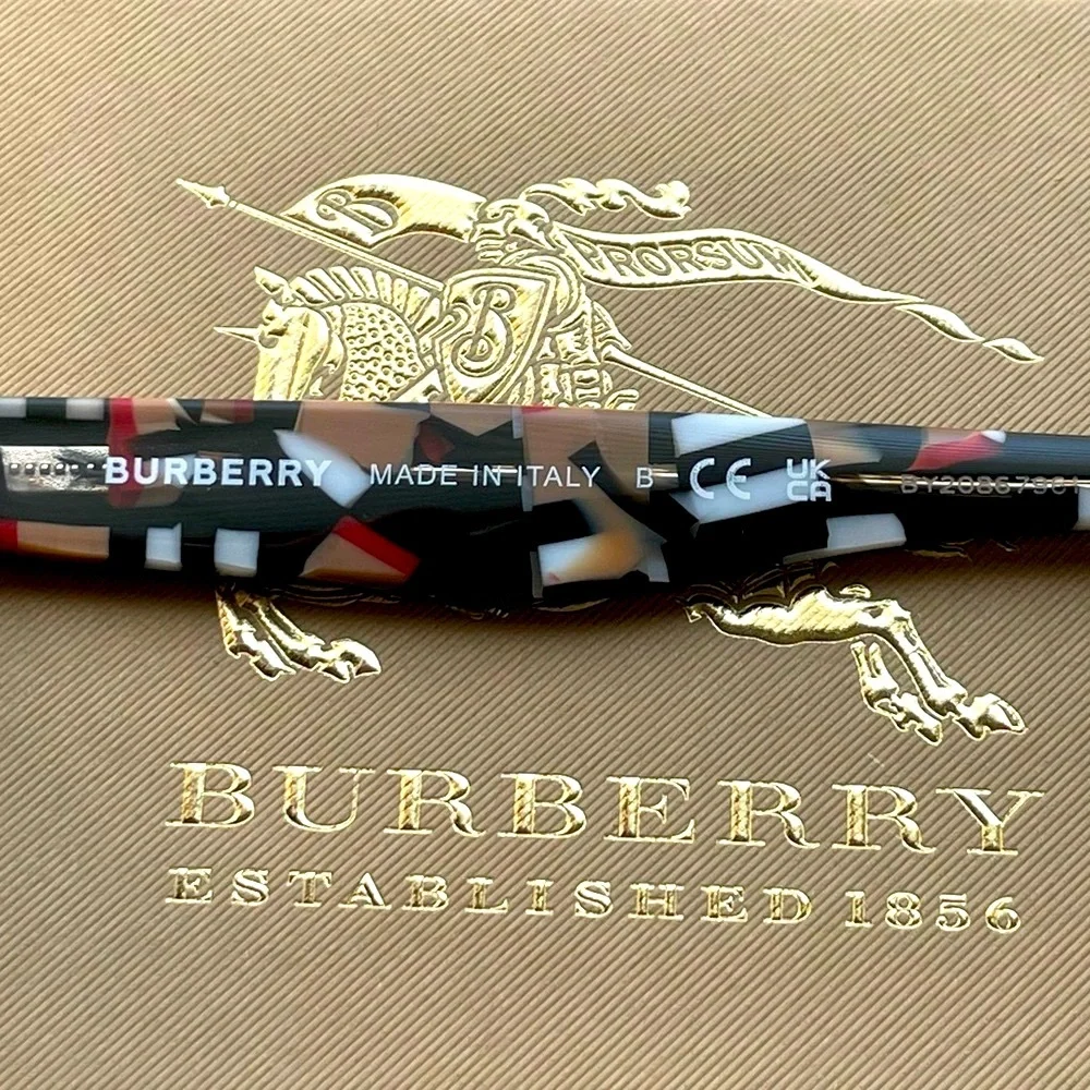 Burberry top booklet