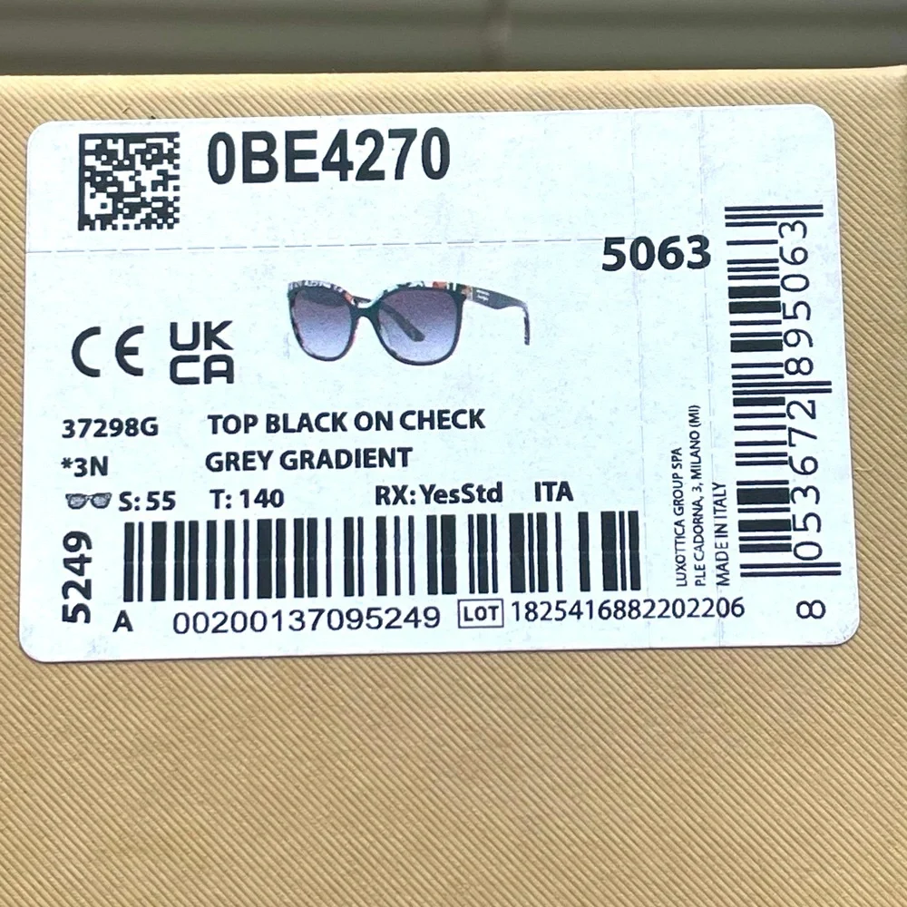 Burberry 18mm sunglasses case