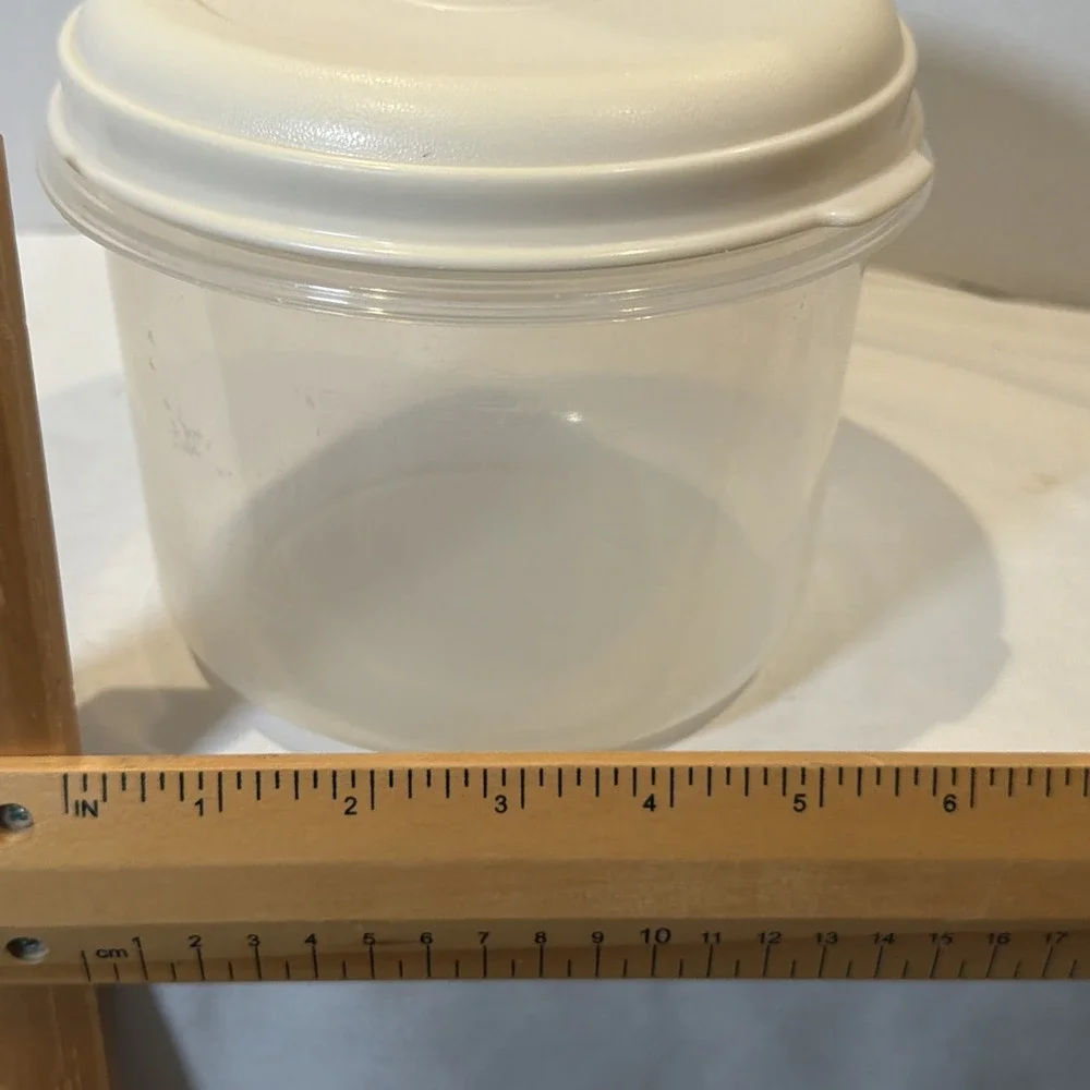 Rubbermaid 6 Cup Round #8  Food Storage Container Bowl W/ Lid #0022