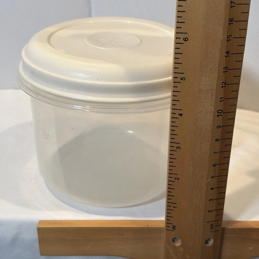 Rubbermaid 6 Cup Round #8  Food Storage Container Bowl W/ Lid #0022