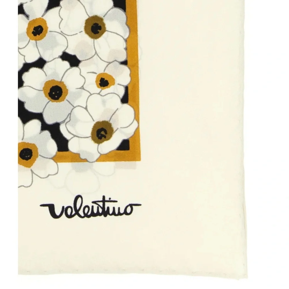 Valentino never worn